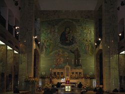 L'altare maggiore del Santuario di Santa Maria delle Grazie, dove Padre Pio celebrò la sua ultima messa